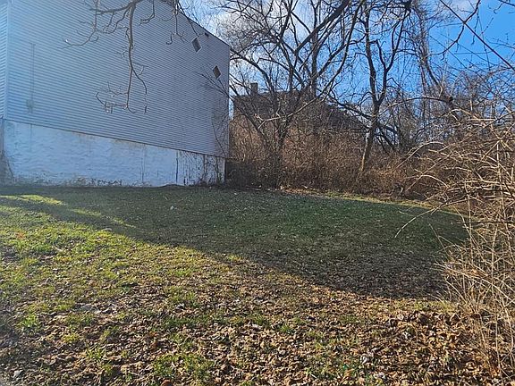 2nd image of 2227 Grand Ave