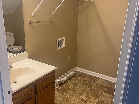 3rd image of 401 Garden City Dr #A