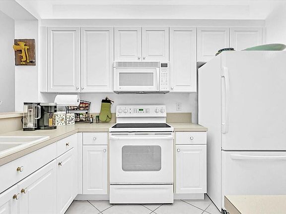 5th image of 7715 Yardley Drive #306
