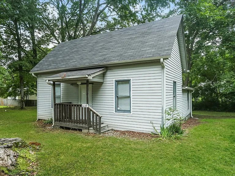6129 Sorrell St NE — Photo 2
