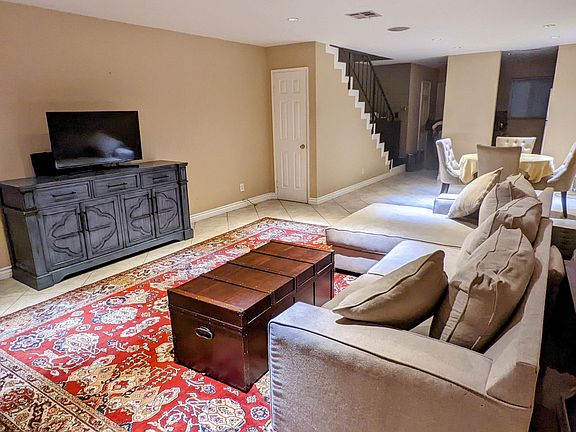 4th image of 216 W Tujunga Ave APT E