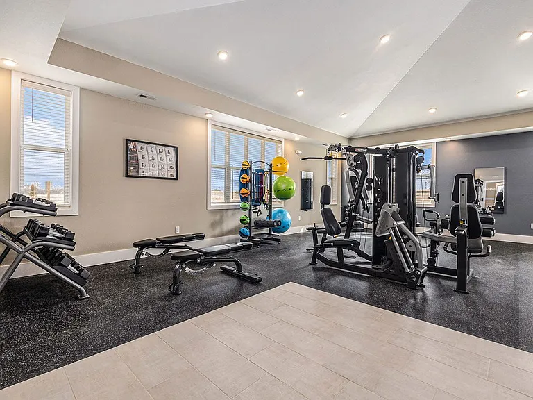 Signature Pointe Apartment Homes — Photo 59