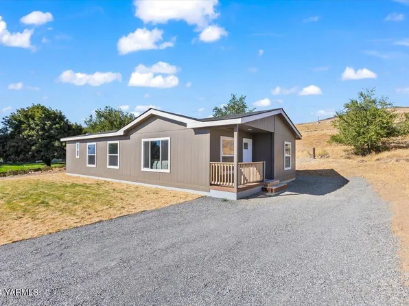 2795 Macias Ln, Yakima, WA 98901