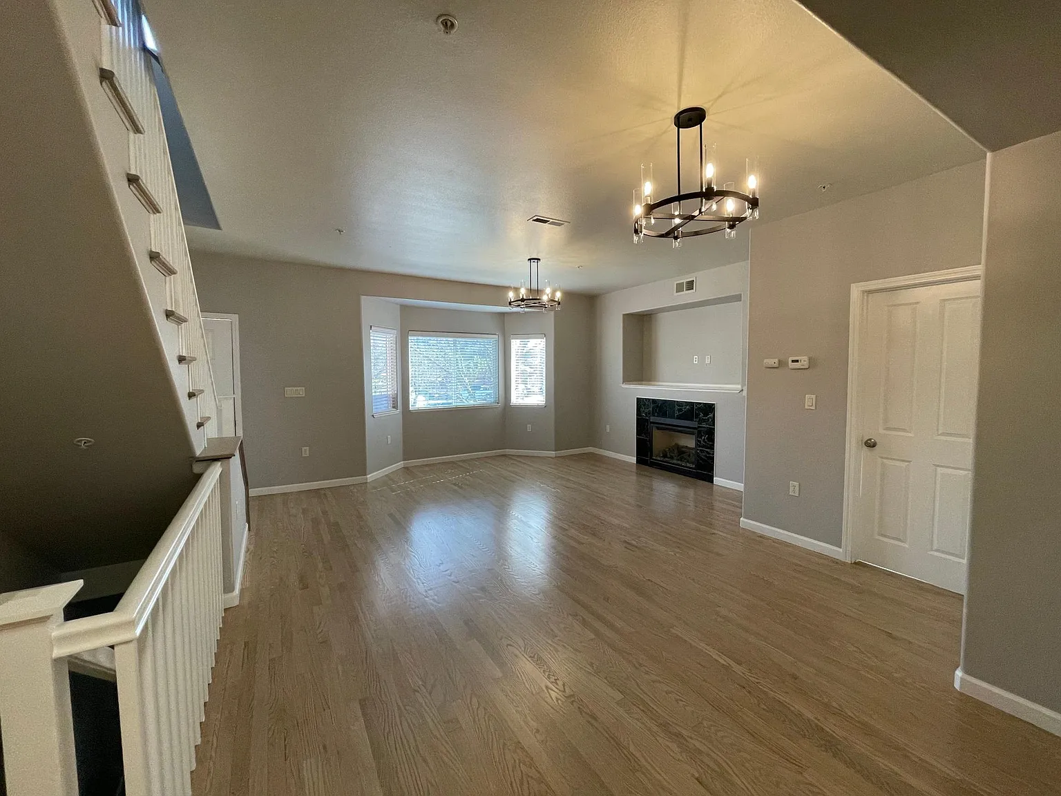 3 bed, 2.5 bath, 1600 sqft, $5,675 — Photo 4