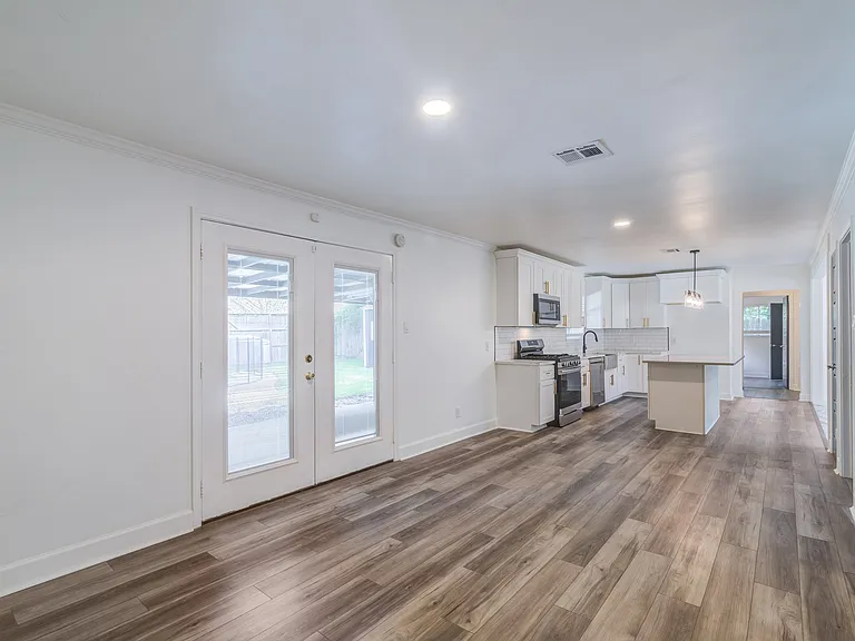 1521 Pearl St — Photo 11