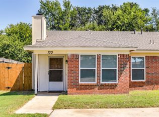 130 Oakwood Ln, Kennedale, TX 76060