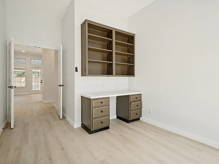2112 Carriage Hl — Photo 12