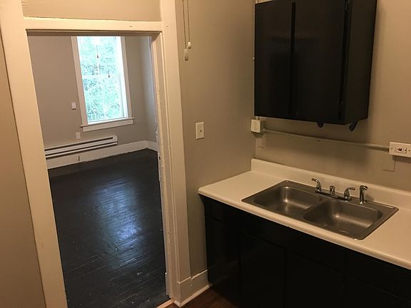 4th image of 310 W Bolton St APT F1