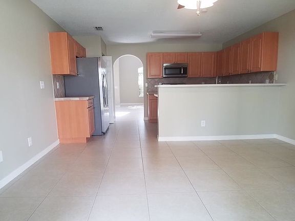 4th image of 6179 NW 40th St #1