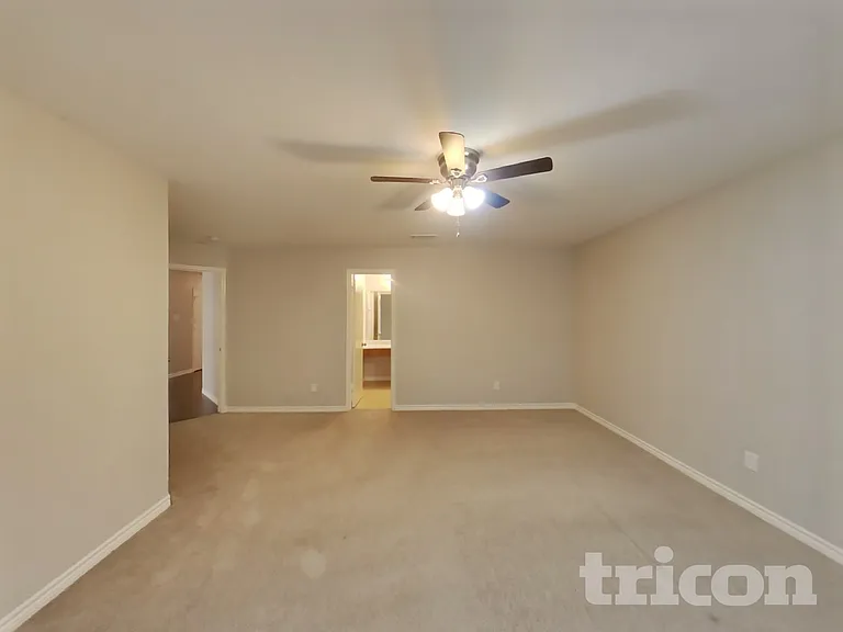 1326 Foster St — Photo 6