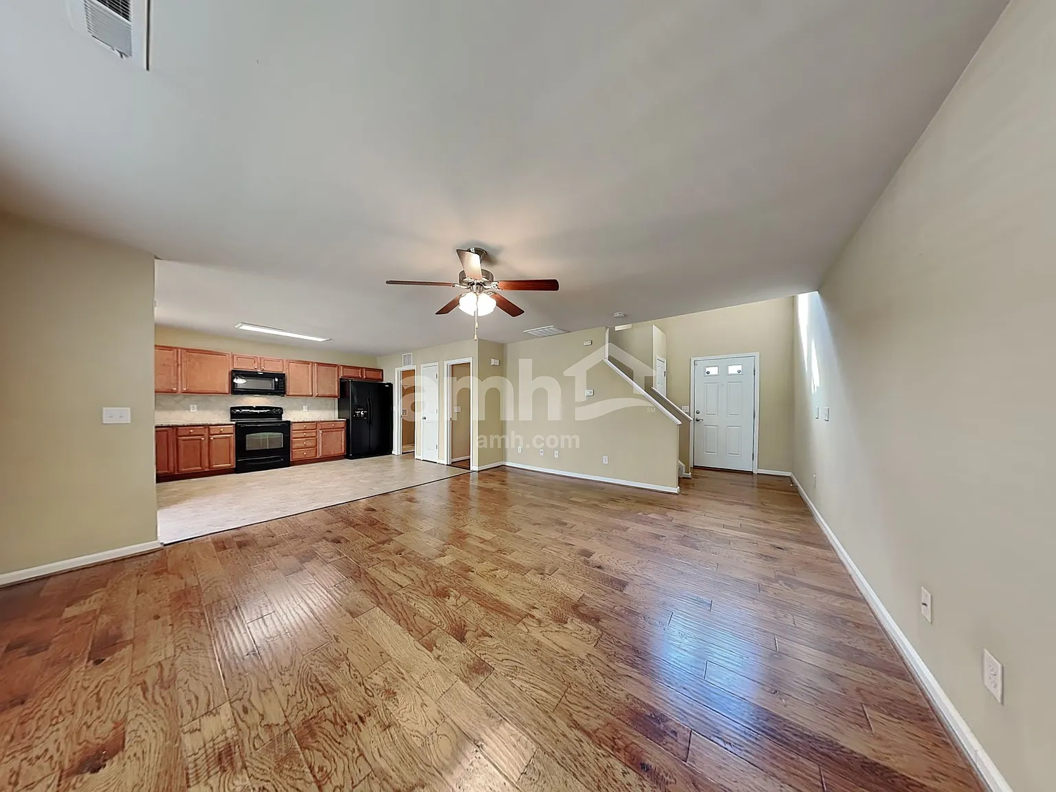 3 bed, 2.5 bath, 1610 sqft, $1,740 — Photo 4