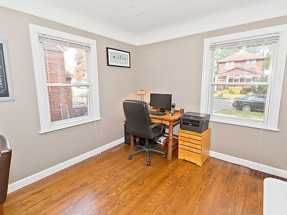 5th image of 212 E Lewiston Ave