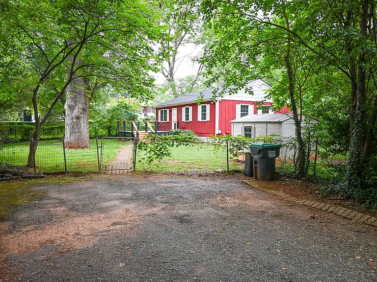 315 Caroline Ave — Photo 69