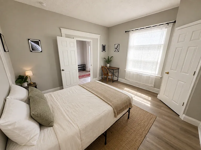 3552 Woodburn Ave #4 — Photo 2