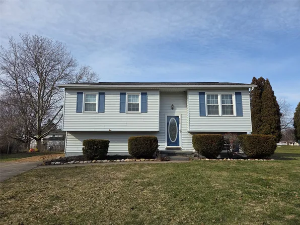5389 Westgate Dr, Girard, PA 16417