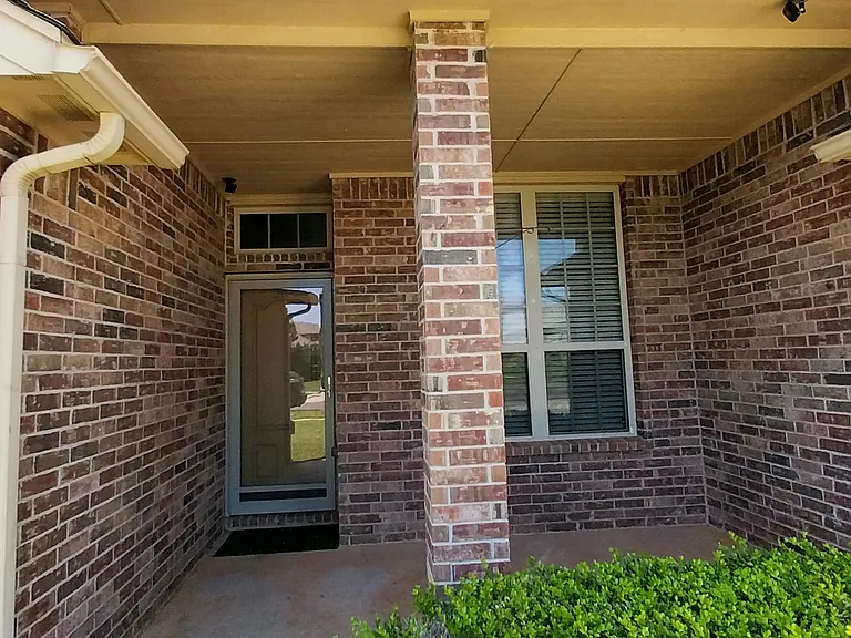 2304 NW 154th St — Photo 2