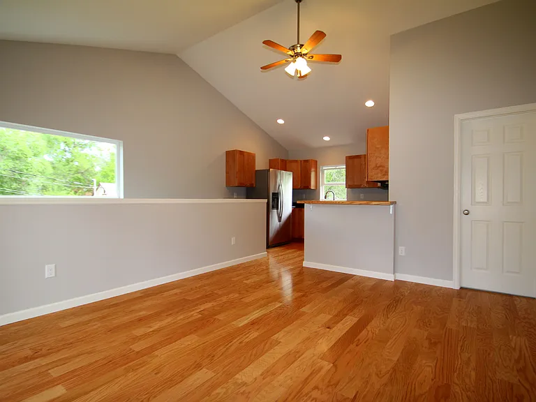 2905 W Kiowa St — Photo 2