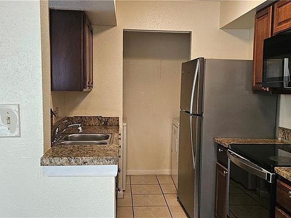 5th image of 2865 Winkler Ave APT 416