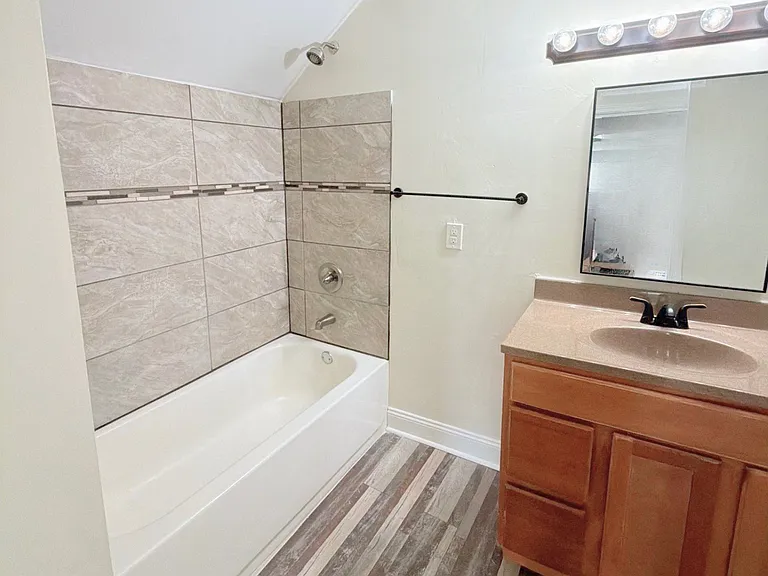 994 N 7th St — Photo 12