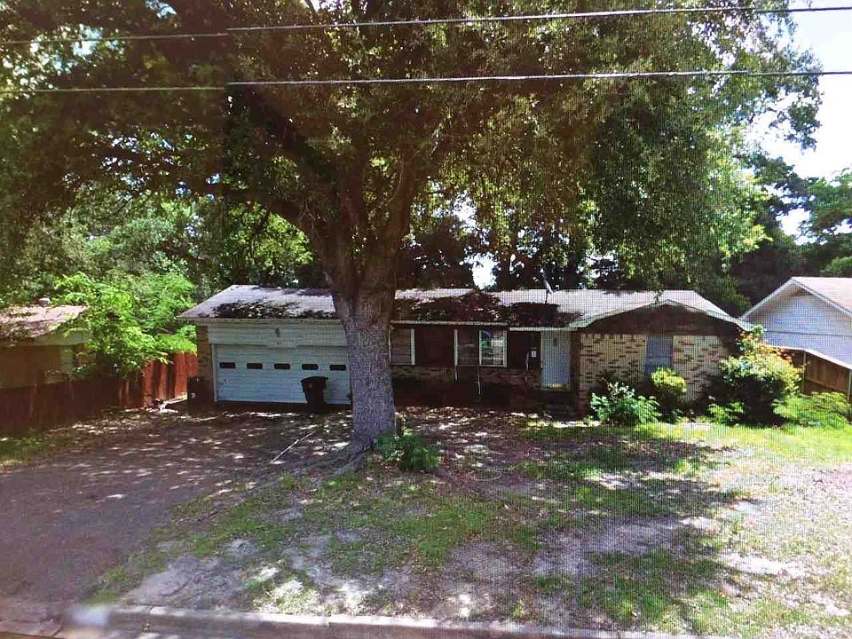 1st image of 810 Moorehill Dr