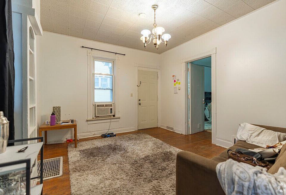 1st image of 812 Mary St APT 2