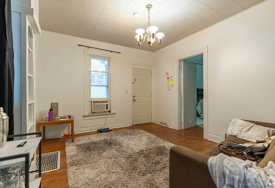 812 Mary St #2