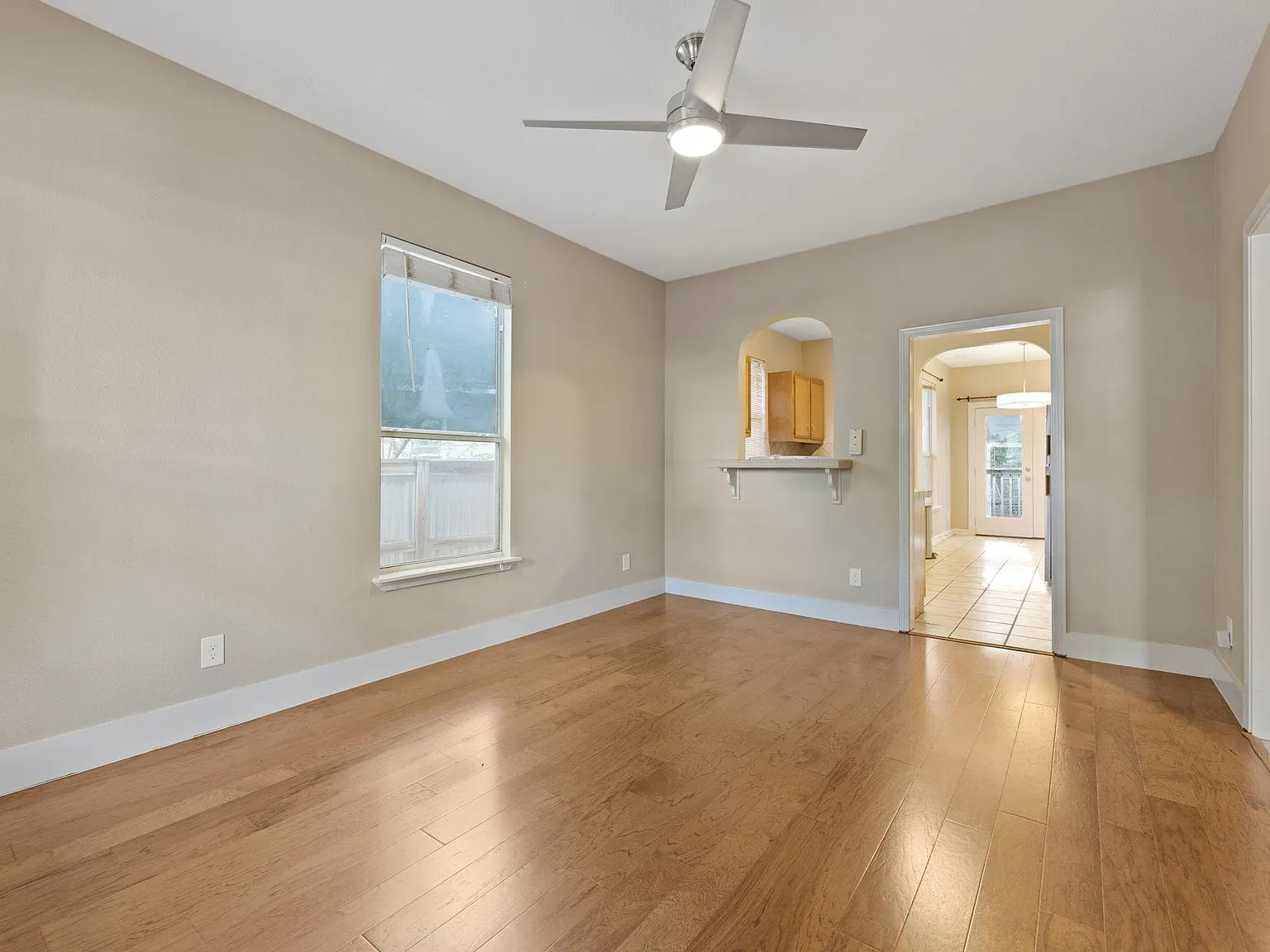 3 bed, 2.0 bath, 1108 sqft, $2,950 — Photo 4
