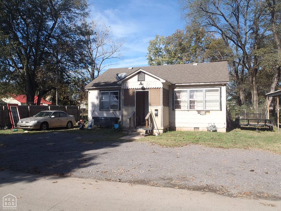 2nd image of 1615 Congress St