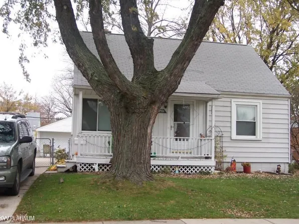 22921 Gaukler St, Saint Clair Shores, MI 48080