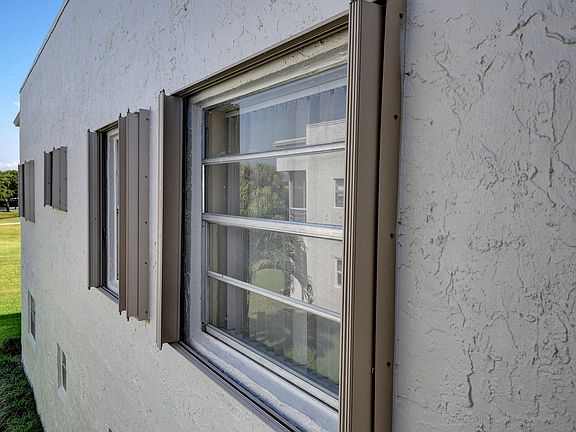 5th image of 560 Flanders Dr #L