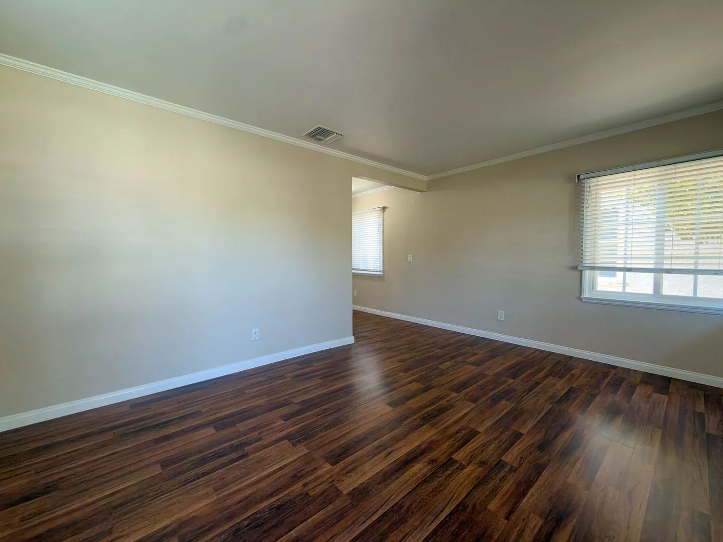 4114 W Victory Blvd — Photo 3