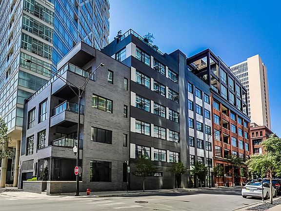2nd image of 668 N Kingsbury St #207