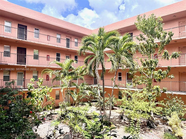 2841 Somerset Dr #215 — Photo 42