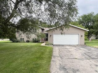 106 Niehoff Dr, Fall River, WI 53932