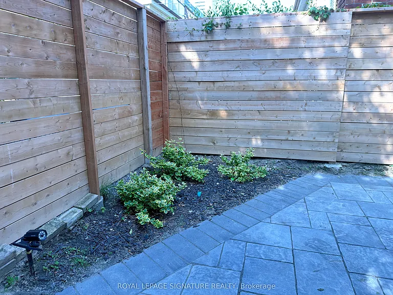 150 Davisville Ave #LOWER — Photo 14