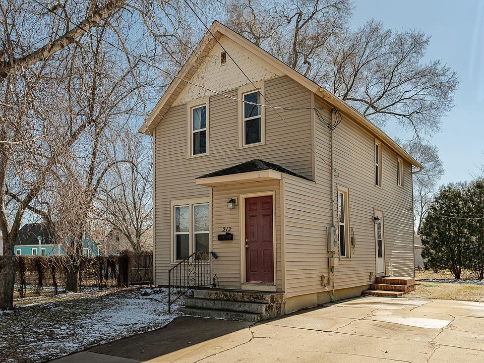 1st image of 212 12th St NW