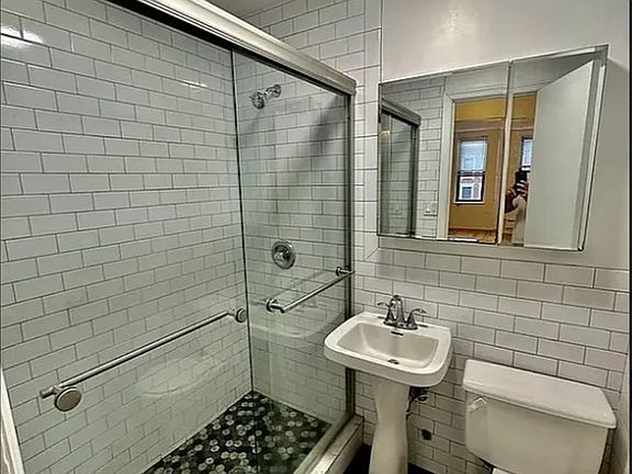 4th image of 1575 3rd Ave APT 4D