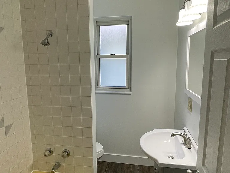 424 W 7th Ave #1 — Photo 12