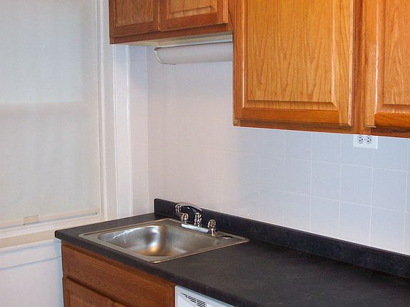 3rd image of 7110 N Washtenaw Ave APT Gdn