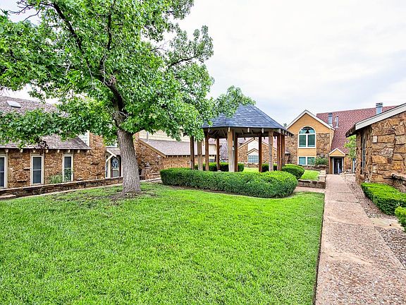 3rd image of 2315 Homestead Rd #4