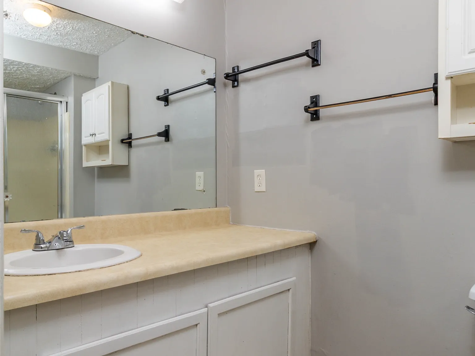 Wynn Avenue - 204 Selling With Mike Y 6 — Photo 2