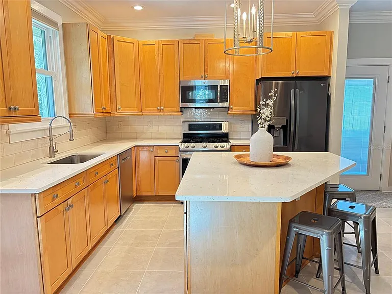 324 Julia Pl — Photo 17