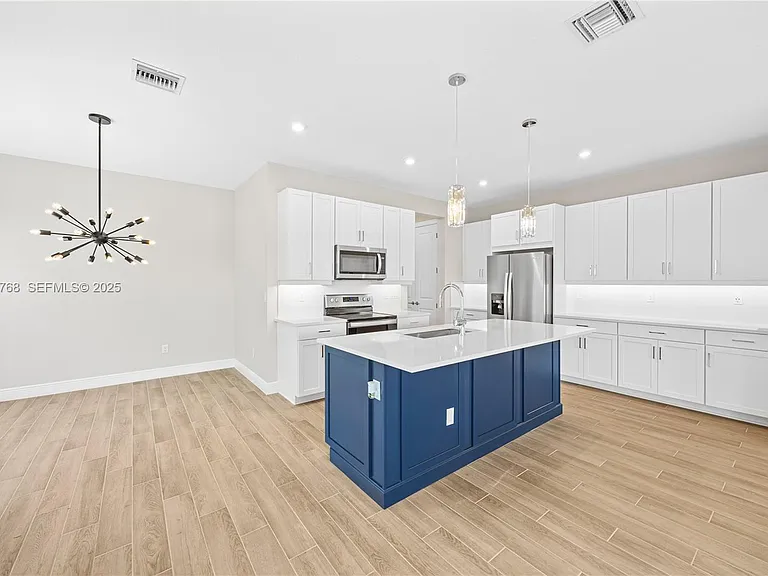 3542 NW Solange Ct — Photo 10
