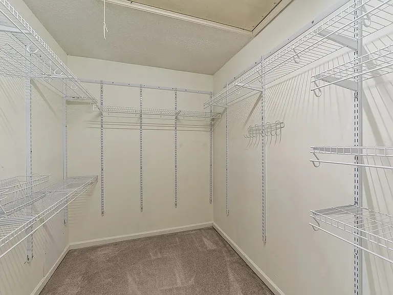 102 Shady Spring Pl — Photo 22