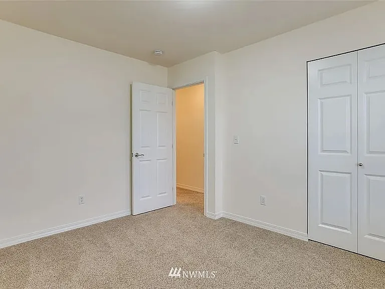 1295 Hudson St — Photo 17