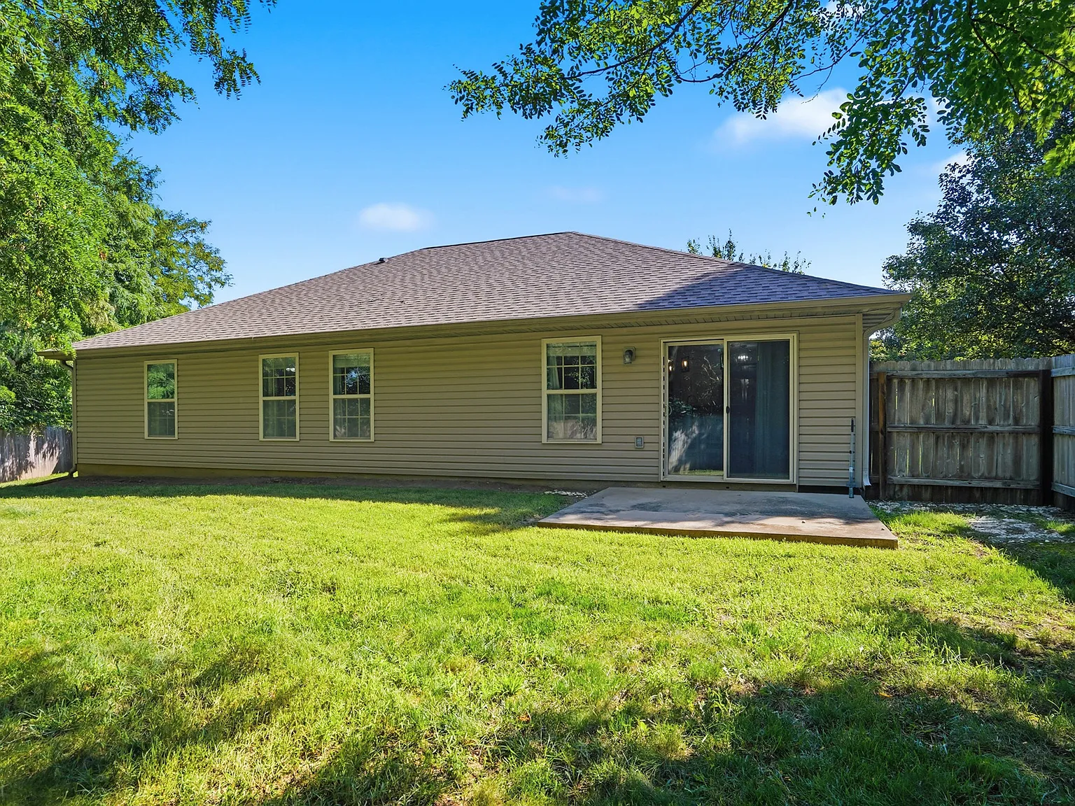 3 bed, 1593 sqft, $1,900 — Photo 2