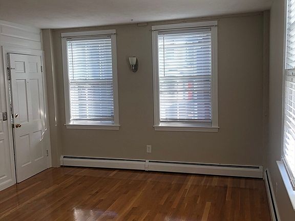 3rd image of 28 Darling St APT 3