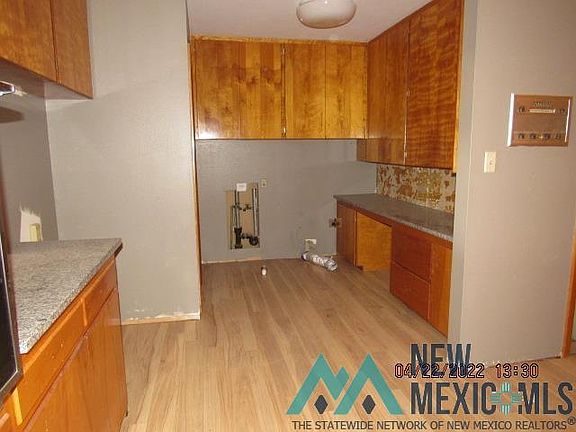 4th image of 810 E Hines Ave