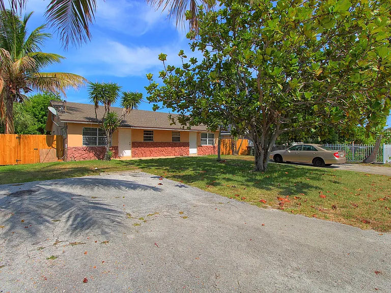 1045 Miami Blvd #A — Photo 5