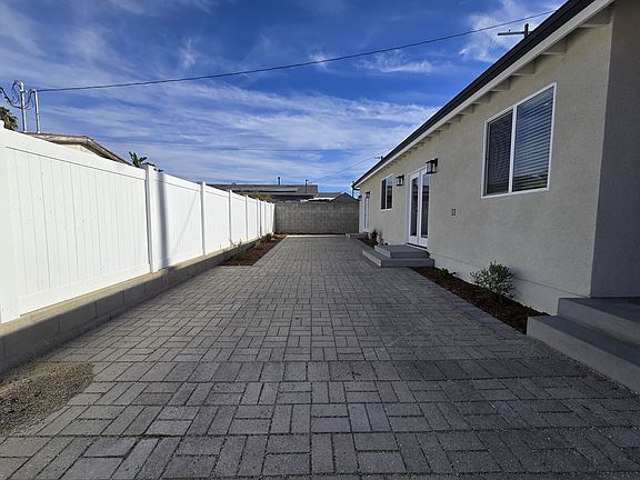 3rd image of 12036 Roscoe Blvd